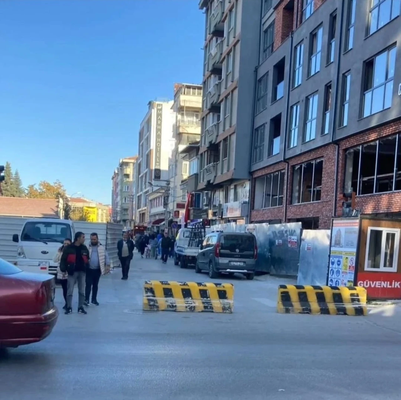 Asarcıklı Caddesi Neden Hâlâ Trafiğe Açılmadı? Esnaf ve Tüccar Mağdur